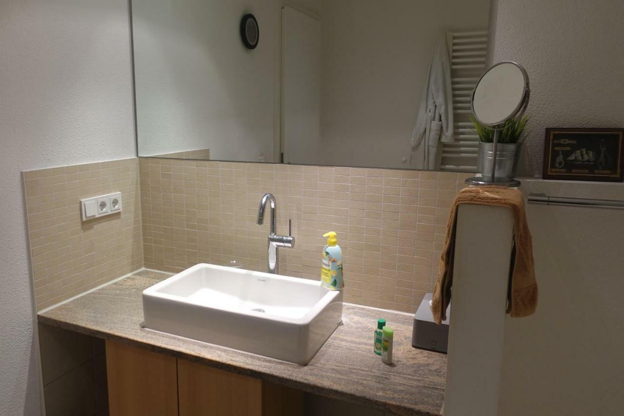 Grosszuegiges Zimmer Mit Badezimmer In Rheinwohnung Kolín nad Rýnem Exteriér fotografie