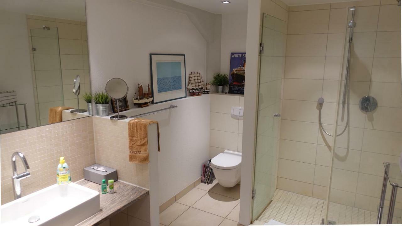 Grosszuegiges Zimmer Mit Badezimmer In Rheinwohnung Kolín nad Rýnem Exteriér fotografie