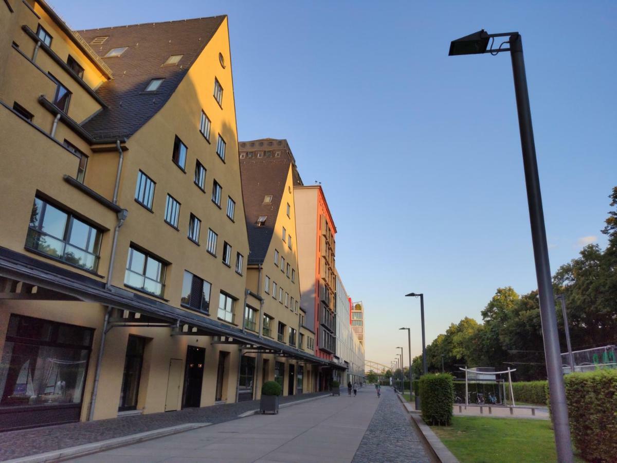 Grosszuegiges Zimmer Mit Badezimmer In Rheinwohnung Kolín nad Rýnem Exteriér fotografie